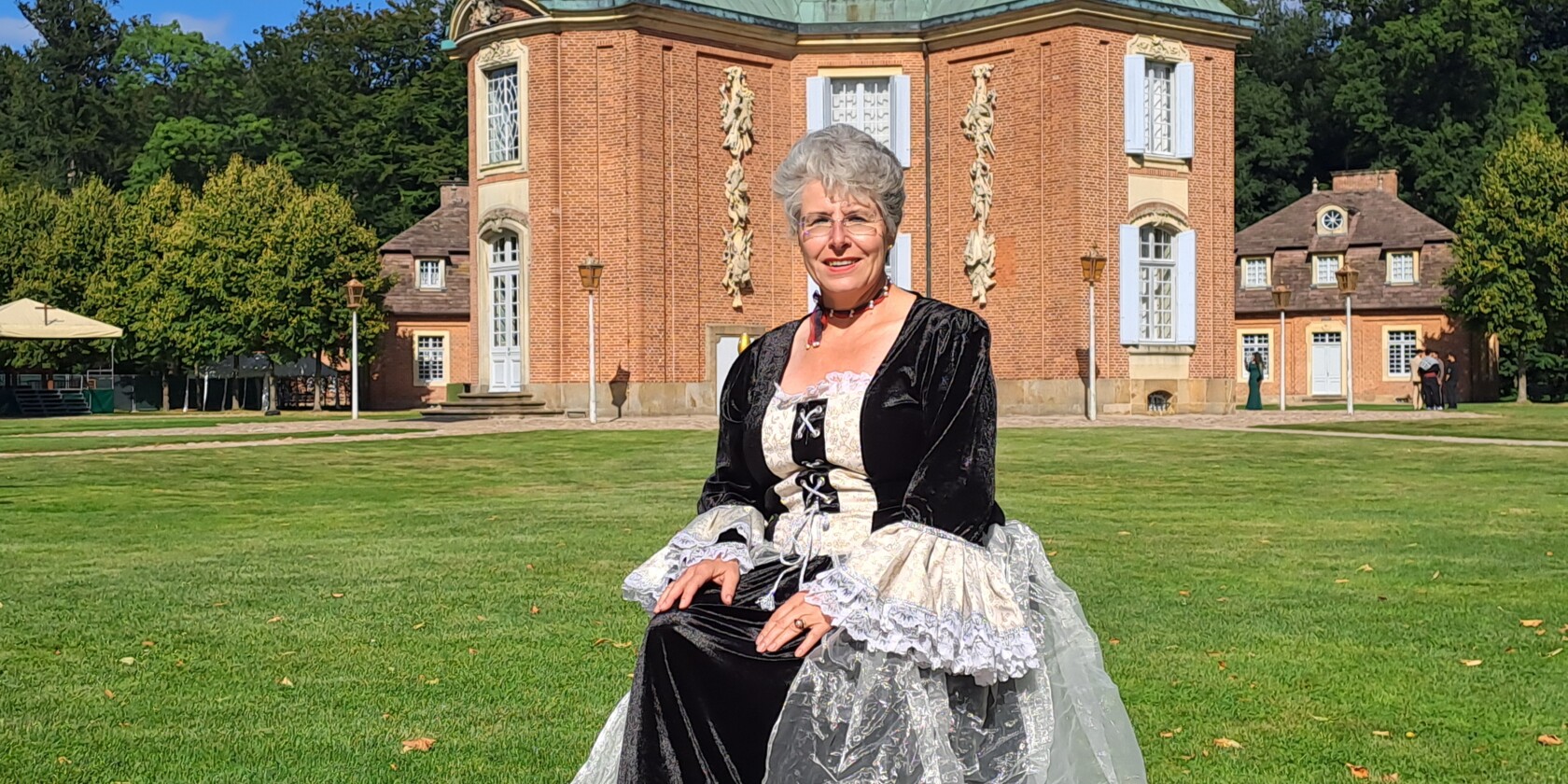 Anita Jacobi am Schloss