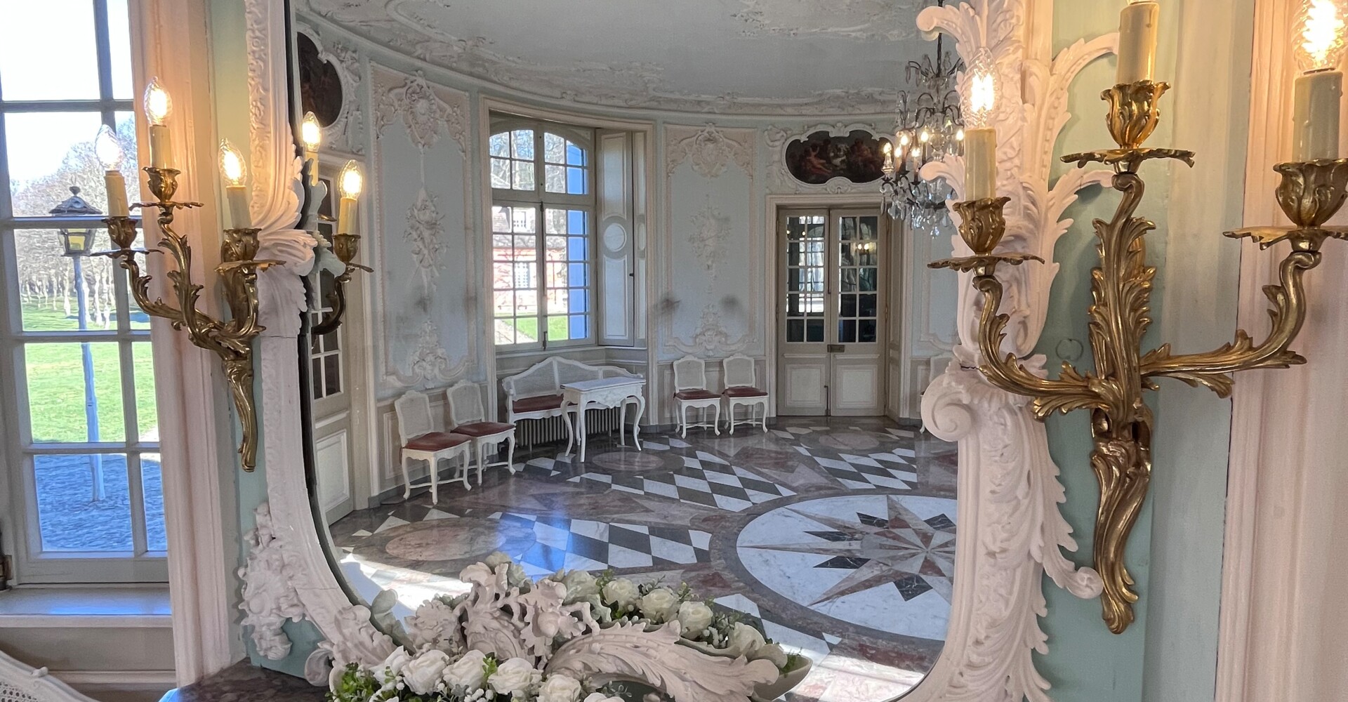 Spiegel Zentralpavillon
