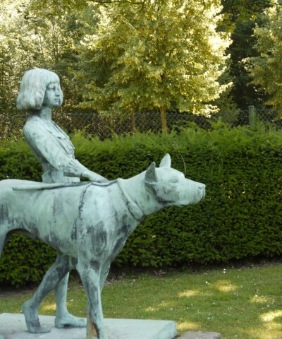 Bronzefigur